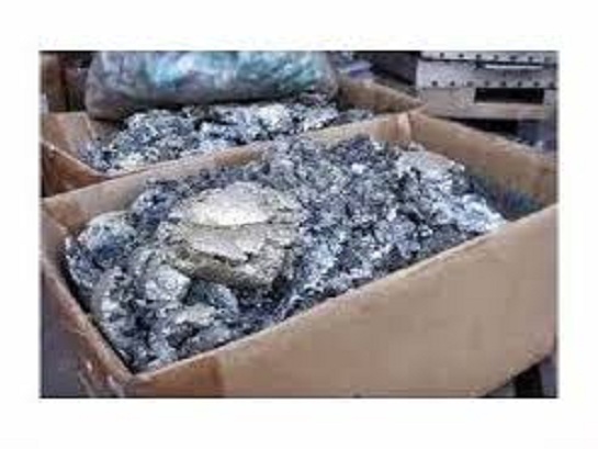 Phân loại thiếc phế liệu